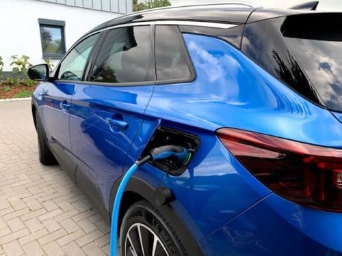 Insbesondere im vergangenen Jahr ist der Benzinpreis stark gestiegen und es ist absehbar, dass sich diese Entwicklung noch beschleunigen wird. Das wird der Elektromobilität weiter Aufwind geben.